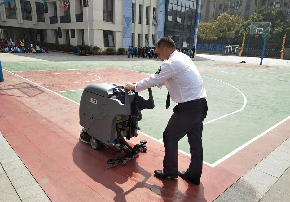 江西大型清潔設(shè)備多功能洗地機(jī)和電動(dòng)<a href=http://www.yuchu777.com target=_blank class=infotextkey>掃地車(chē)生產(chǎn)廠</a>