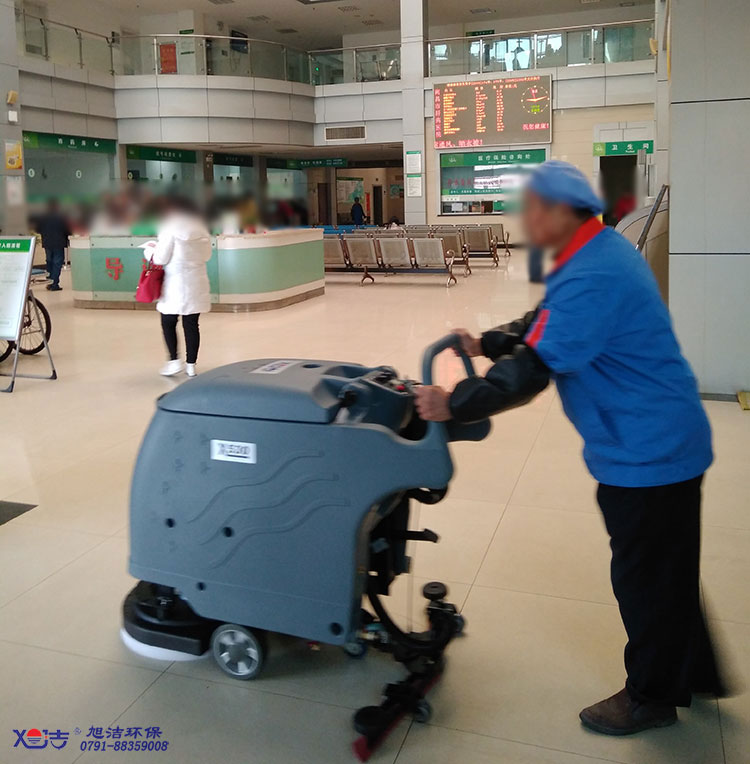 醫(yī)院保潔，醫(yī)院手推式洗地機(jī)大廳清洗